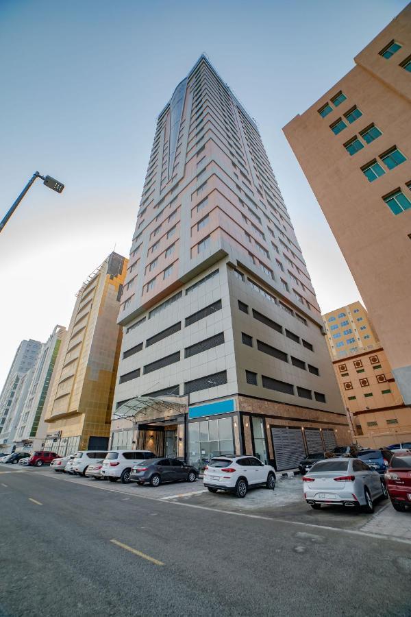 Platinum Coast Hotel Apartments Fujairah Eksteriør billede The hotel in 2016