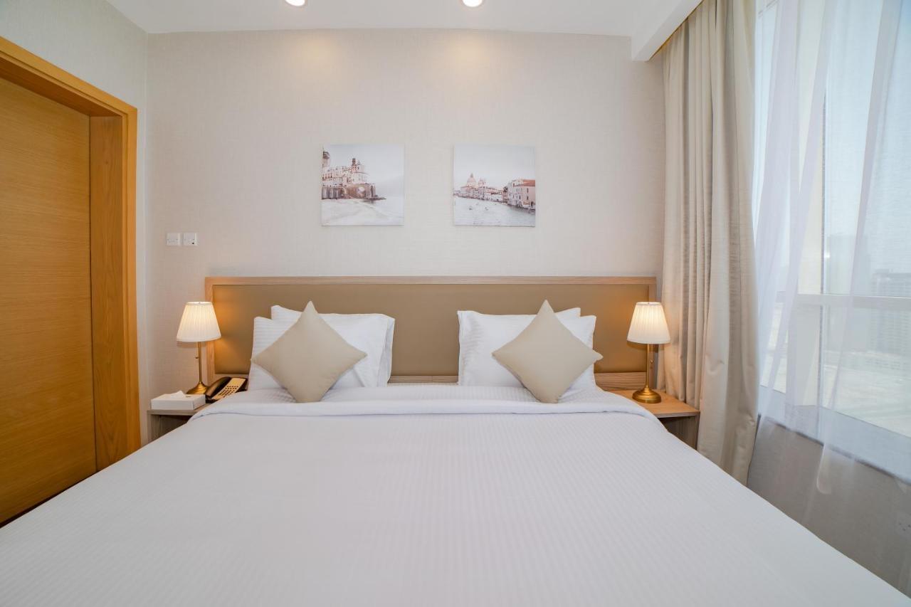 Platinum Coast Hotel Apartments Fujairah Eksteriør billede A bedroom at the hotel