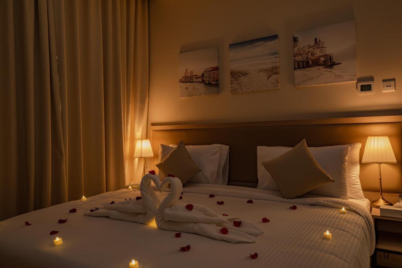 Platinum Coast Hotel Apartments Fujairah Eksteriør billede A bedroom at the hotel