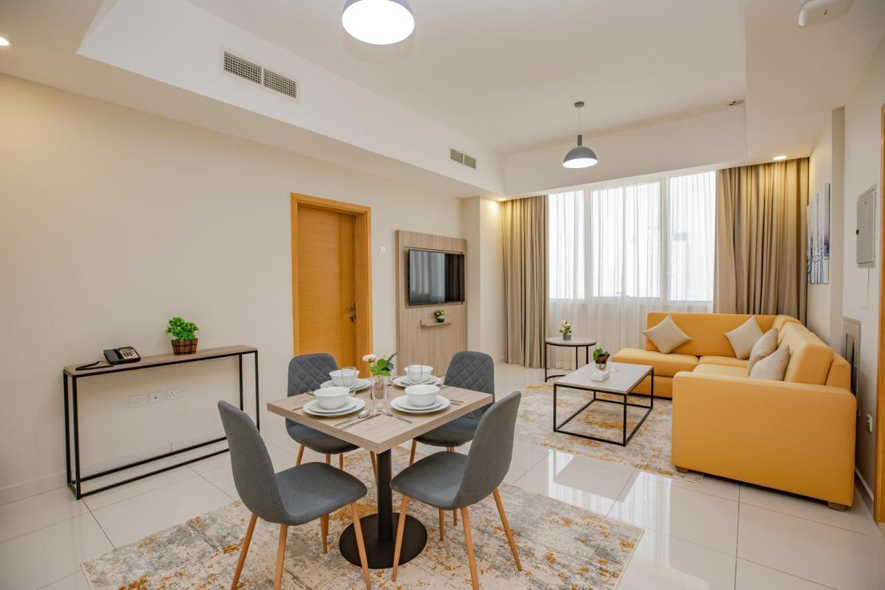Platinum Coast Hotel Apartments Fujairah Værelse billede A living room in a serviced apartment in Dubai