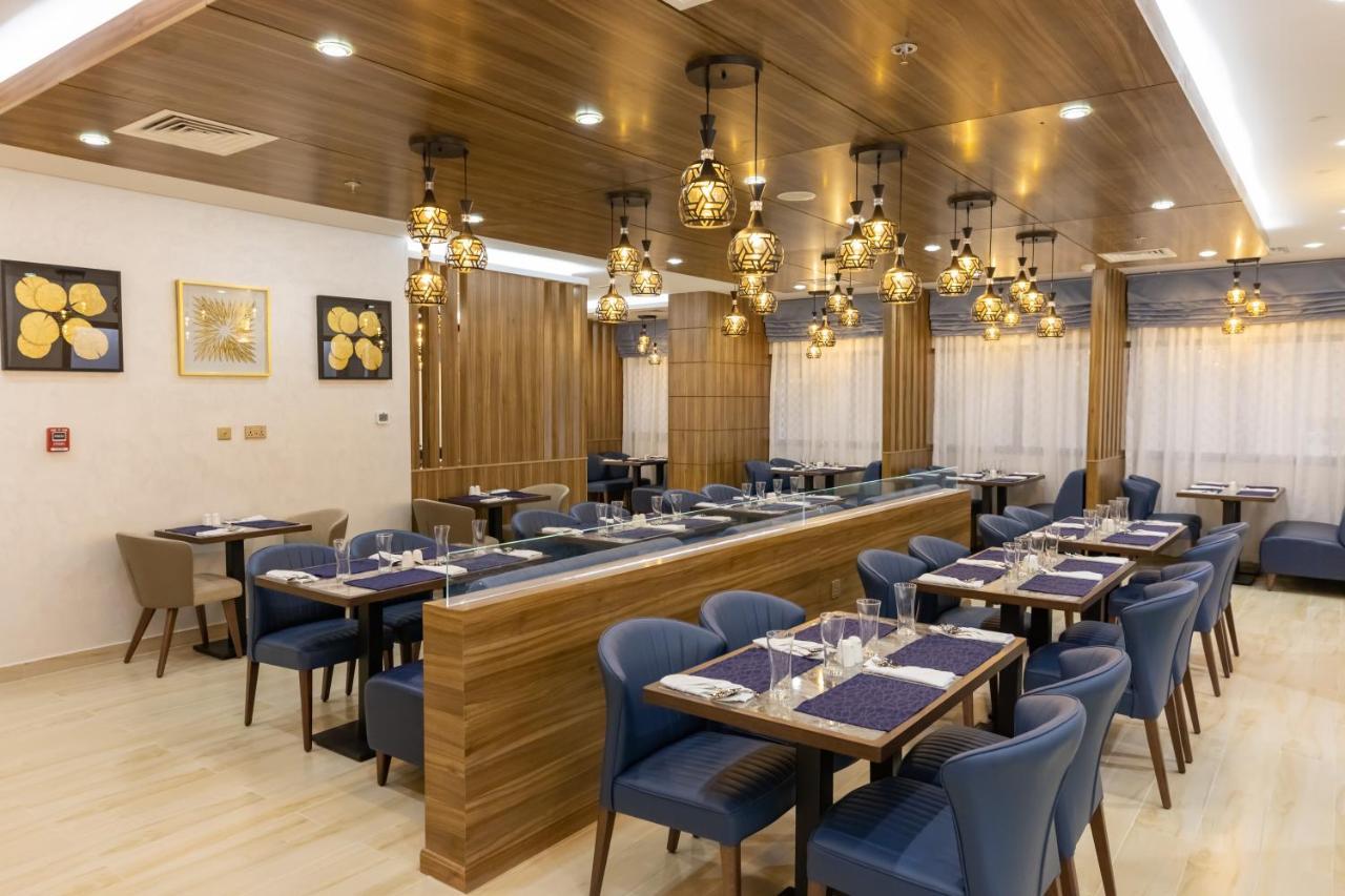 Platinum Coast Hotel Apartments Fujairah Eksteriør billede The restaurant at the airport