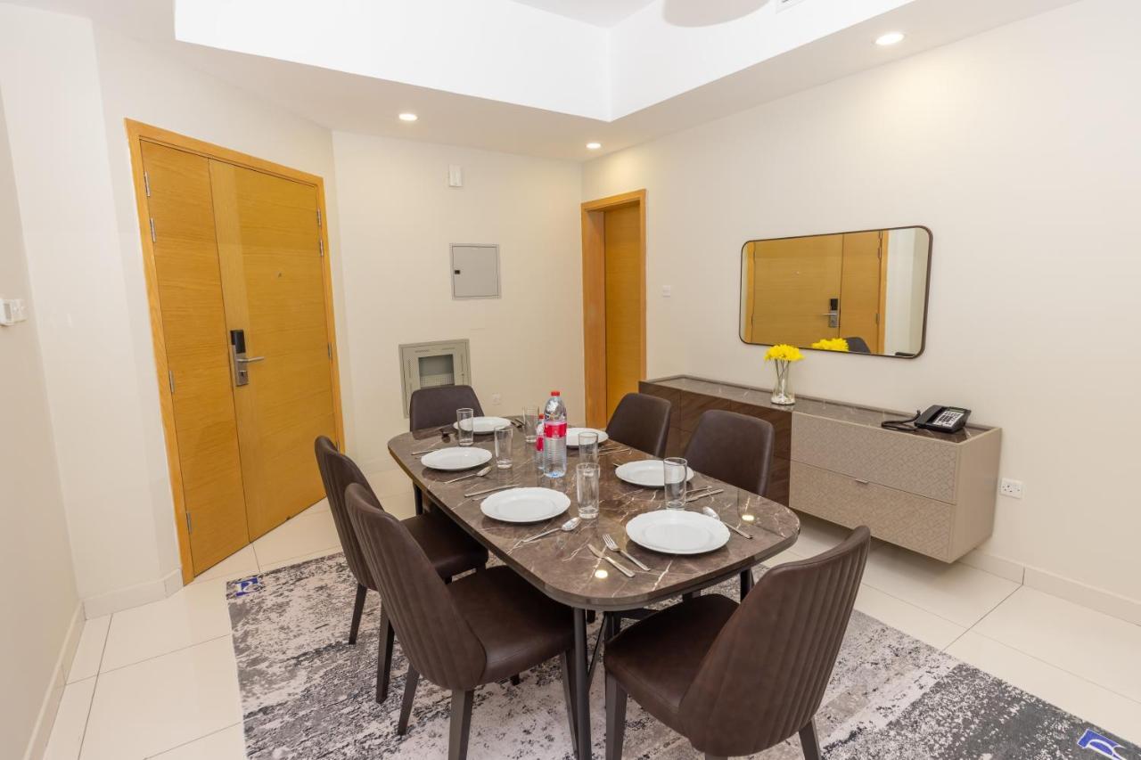 Platinum Coast Hotel Apartments Fujairah Eksteriør billede A dining room