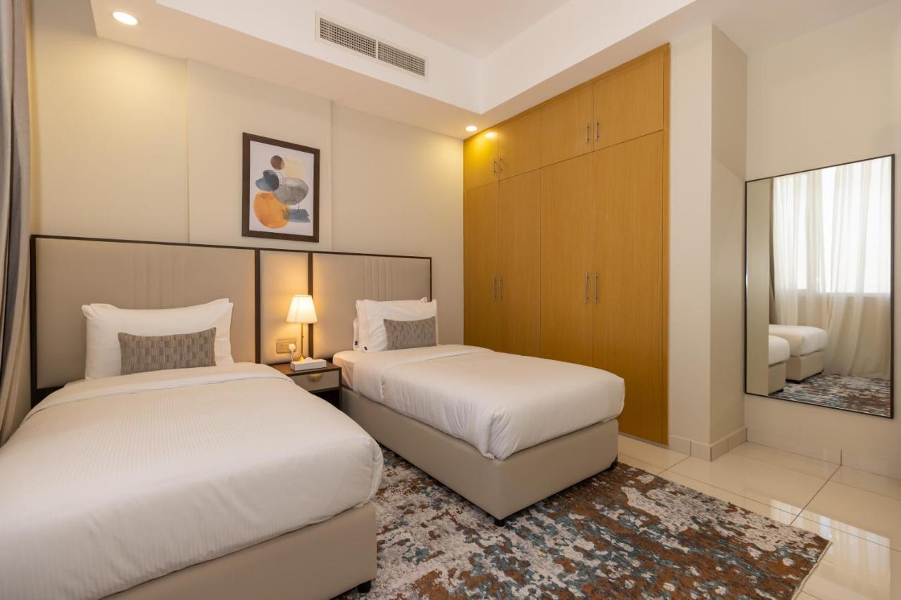 Platinum Coast Hotel Apartments Fujairah Eksteriør billede A bedroom at the hotel
