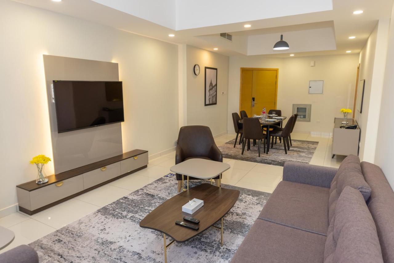 Platinum Coast Hotel Apartments Fujairah Eksteriør billede A living room in a condominium