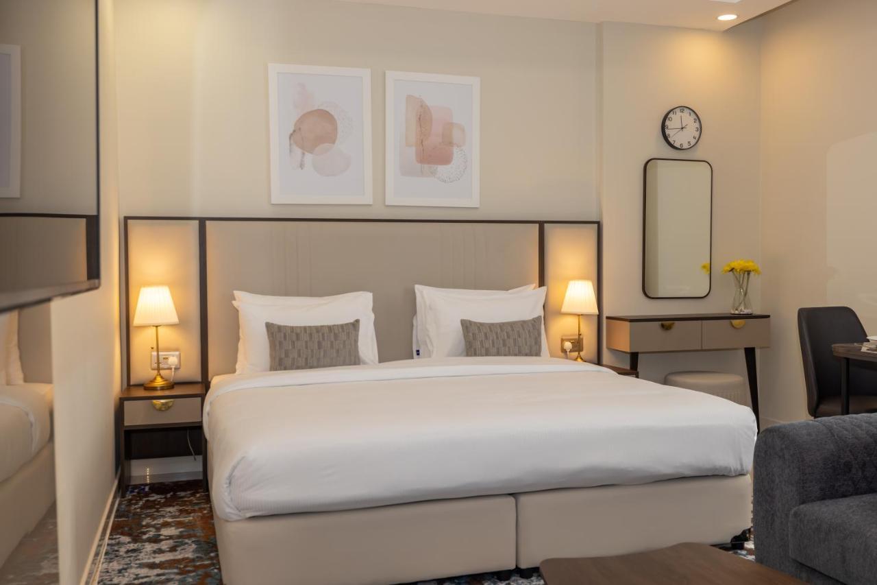 Platinum Coast Hotel Apartments Fujairah Eksteriør billede A bedroom at the hotel