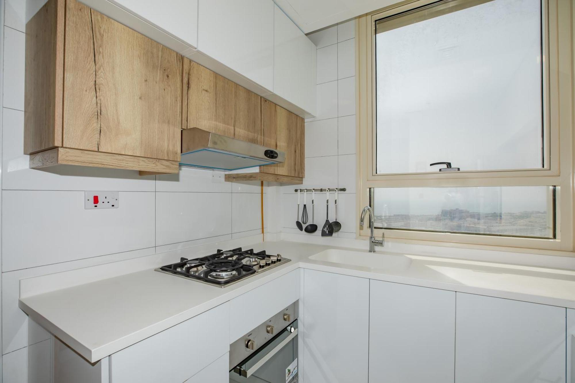 Platinum Coast Hotel Apartments Fujairah Værelse billede A modern kitchen